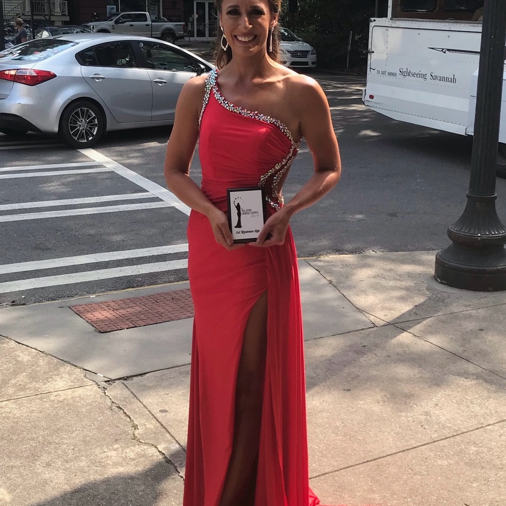 Elegant One-Shoulder Red Dress